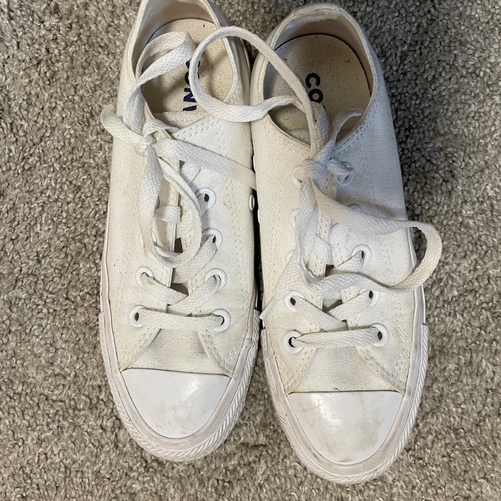 Low top white converse